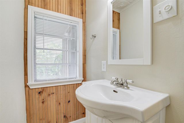 909 Bomar Street, Houston, TX 77006