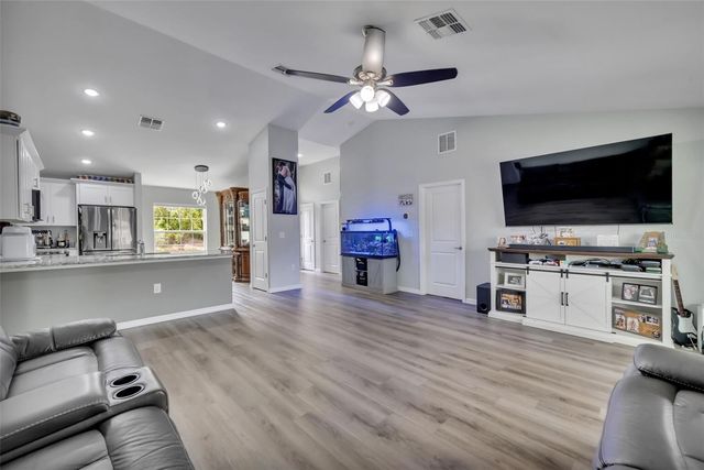 40610 E FOURTH AVENUE, Umatilla, FL 32784