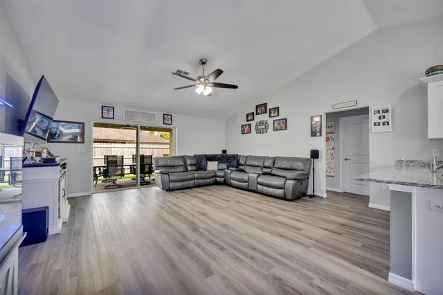 40610 E FOURTH AVENUE, Umatilla, FL 32784