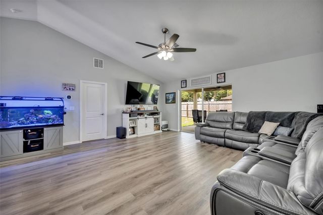 40610 E FOURTH AVENUE, Umatilla, FL 32784