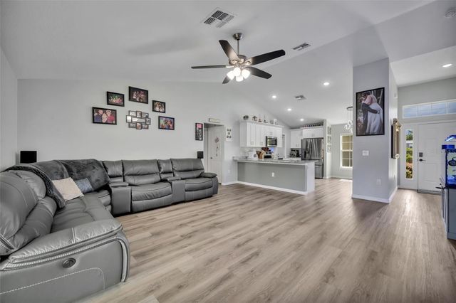 40610 E FOURTH AVENUE, Umatilla, FL 32784