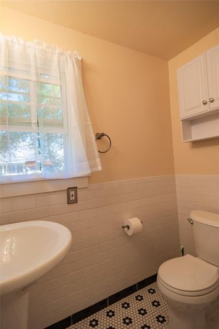 202 Meadowlawn Street, Shoreacres, TX 77571
