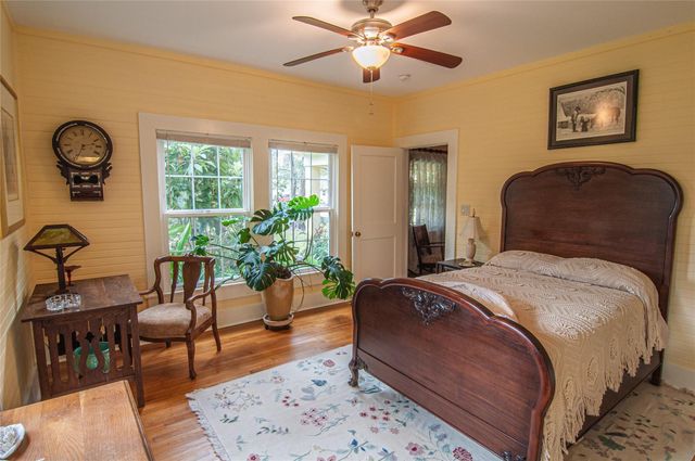 202 Meadowlawn Street, Shoreacres, TX 77571