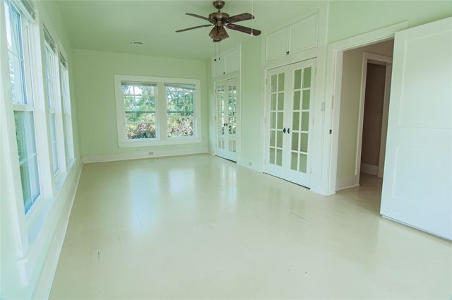 202 Meadowlawn Street, Shoreacres, TX 77571