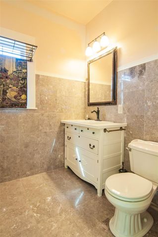 202 Meadowlawn Street, Shoreacres, TX 77571