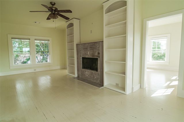 202 Meadowlawn Street, Shoreacres, TX 77571