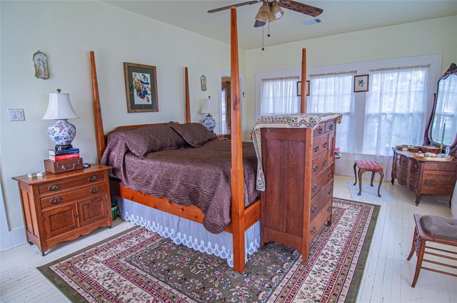 202 Meadowlawn Street, Shoreacres, TX 77571