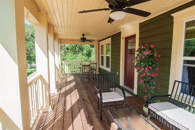 202 Meadowlawn Street, Shoreacres, TX 77571