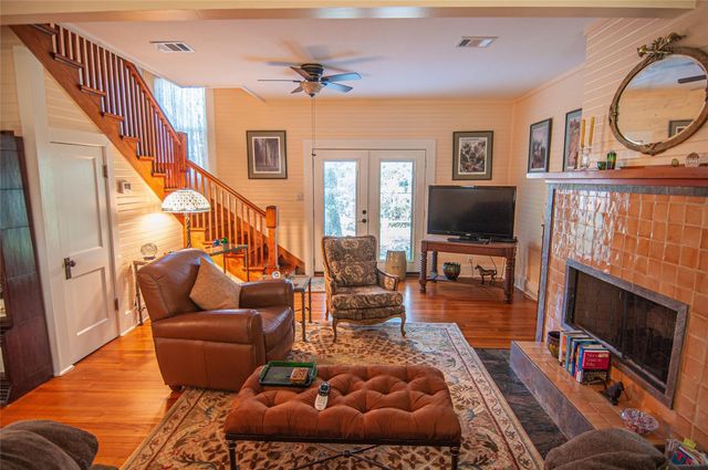 202 Meadowlawn Street, Shoreacres, TX 77571