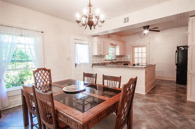 202 Meadowlawn Street, Shoreacres, TX 77571