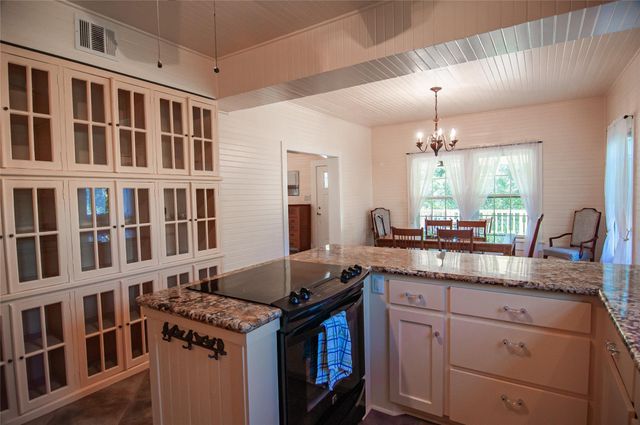202 Meadowlawn Street, Shoreacres, TX 77571