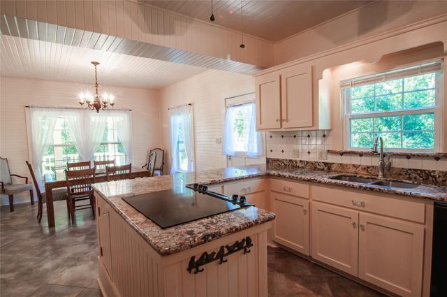 202 Meadowlawn Street, Shoreacres, TX 77571