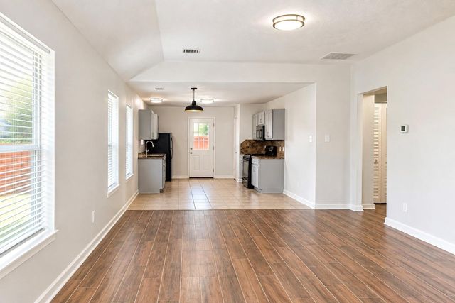10919 View Pointe Ln, Houston, TX 77034
