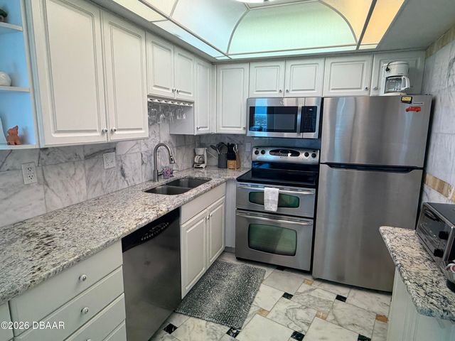 2625 S Atlantic Ave Apt 24NW, Daytona Beach Shores, FL 32118