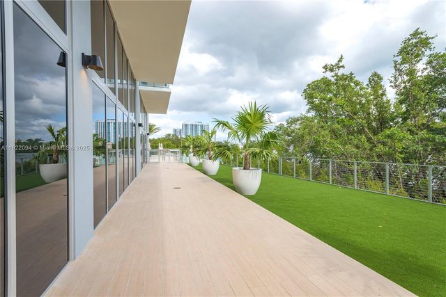 16385 Biscayne Blvd 3016, North Miami Beach, FL 33160