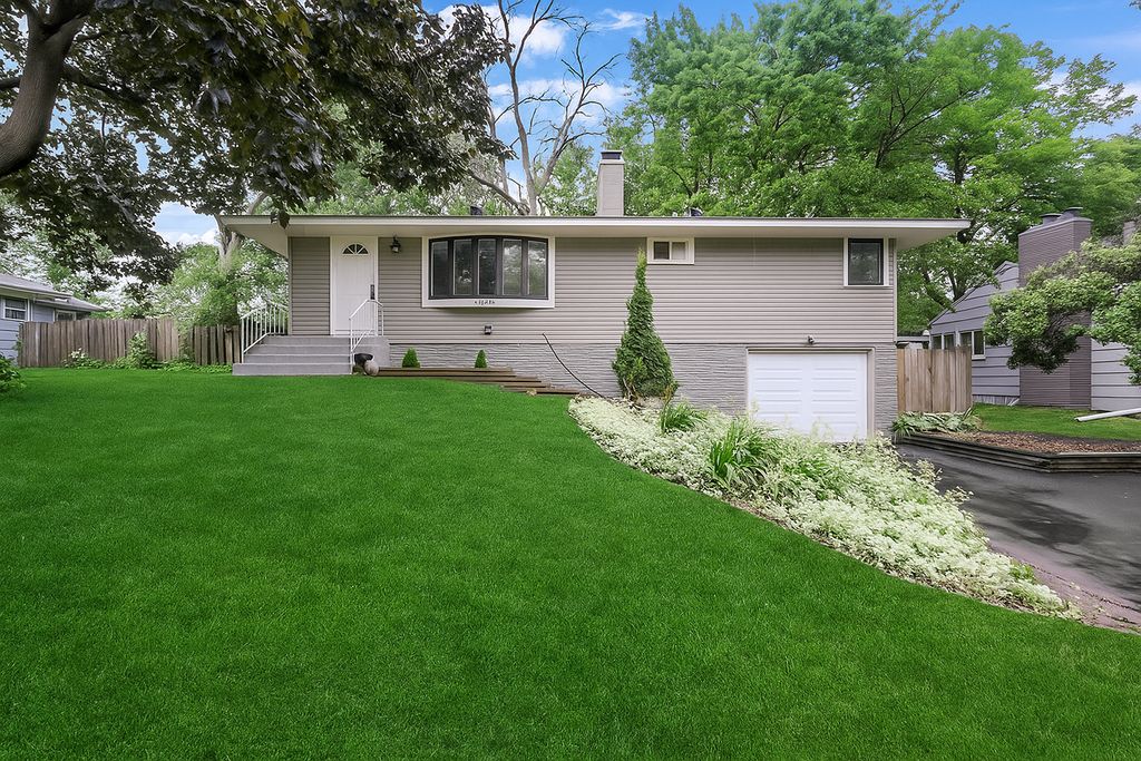 2901 Valle Vista Street, New Hope, MN 55427