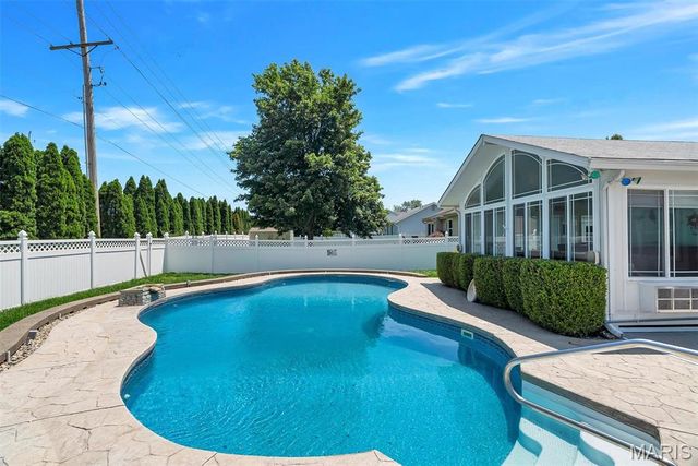 59 McClay Trail Drive, St Peters, MO 63376