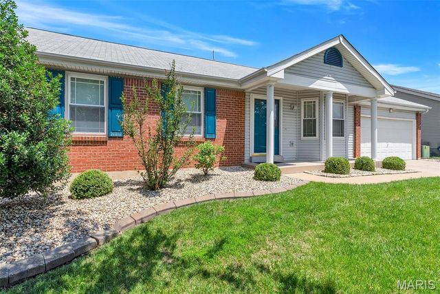 59 McClay Trail Drive, St Peters, MO 63376