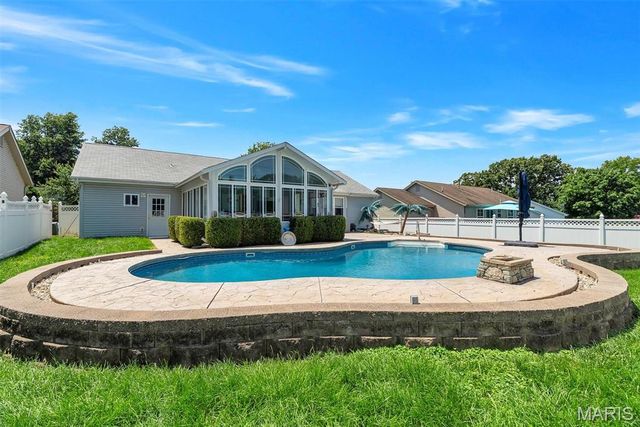 59 McClay Trail Drive, St Peters, MO 63376