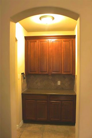 5996 Clearwater Drive, The Colony, TX 75056