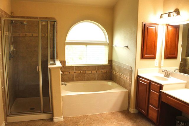 5996 Clearwater Drive, The Colony, TX 75056