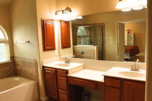 5996 Clearwater Drive, The Colony, TX 75056