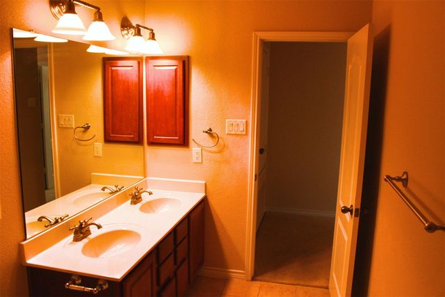 5996 Clearwater Drive, The Colony, TX 75056
