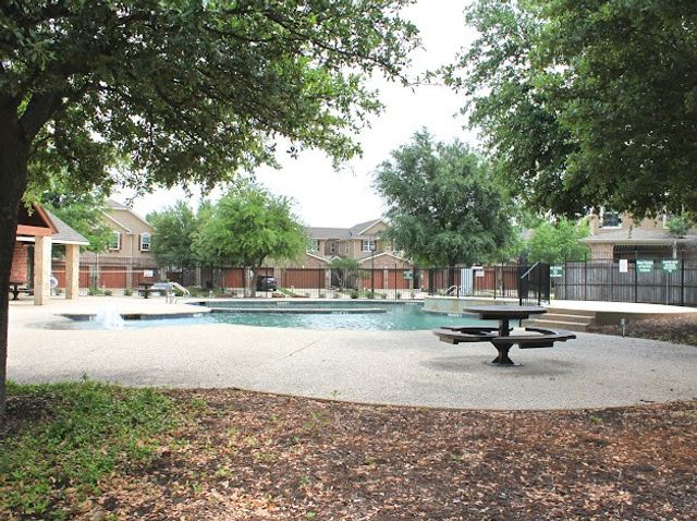 5996 Clearwater Drive, The Colony, TX 75056