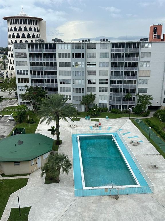 1780 NE 191st St 803-2, Miami, FL 33179