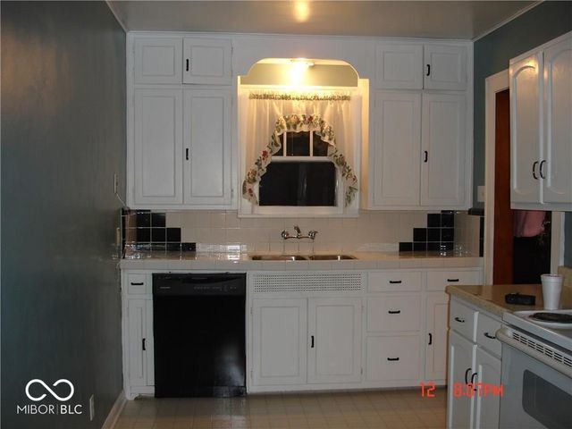 5221 E 10th Street E, Indianapolis, IN 46219