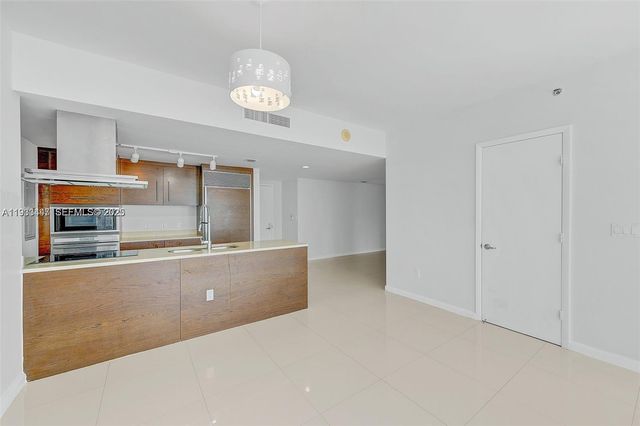 495 Brickell Ave 2103, Miami, FL 33131