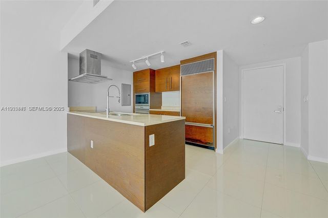 495 Brickell Ave 2103, Miami, FL 33131
