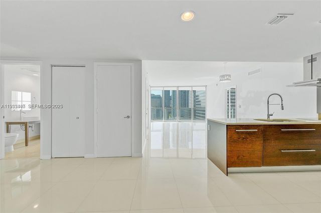 495 Brickell Ave 2103, Miami, FL 33131