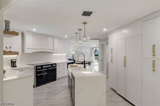 1206 Par View DR, Sanibel, FL 33957