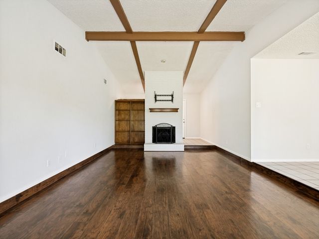 702 Woodcrest Drive, Grand Prairie, TX 75052