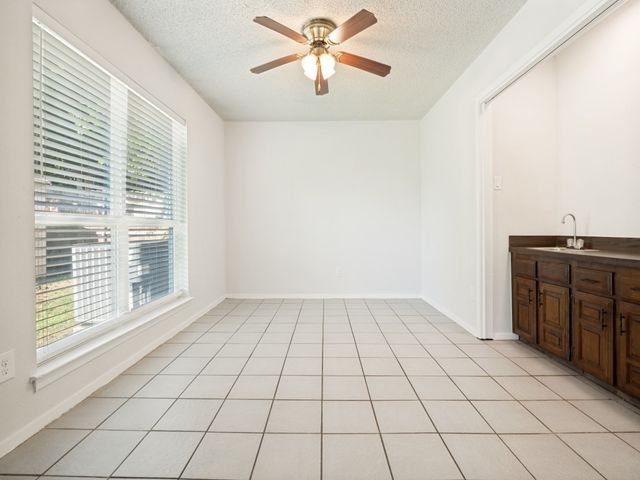702 Woodcrest Drive, Grand Prairie, TX 75052