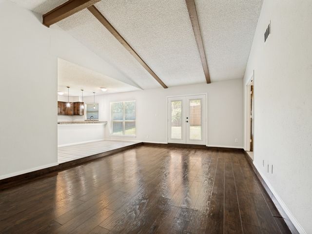 702 Woodcrest Drive, Grand Prairie, TX 75052