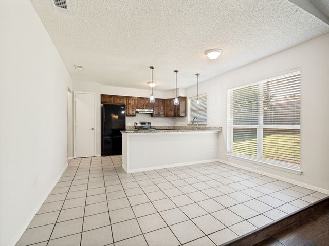 702 Woodcrest Drive, Grand Prairie, TX 75052