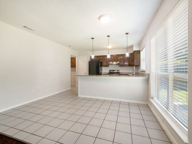 702 Woodcrest Drive, Grand Prairie, TX 75052