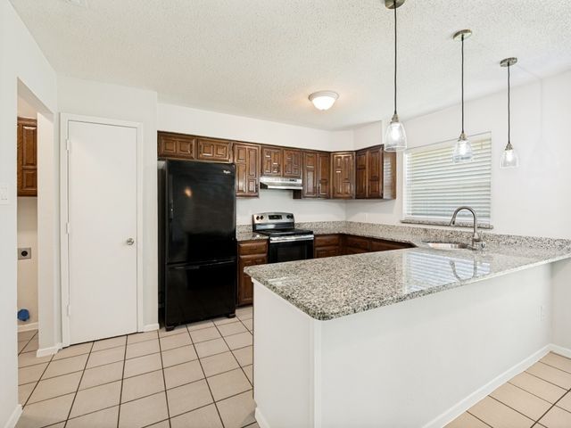 702 Woodcrest Drive, Grand Prairie, TX 75052