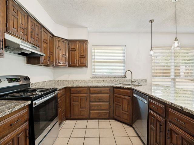 702 Woodcrest Drive, Grand Prairie, TX 75052
