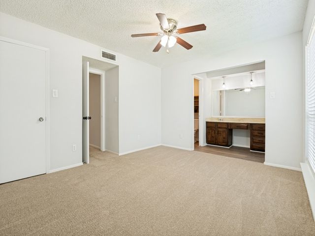 702 Woodcrest Drive, Grand Prairie, TX 75052