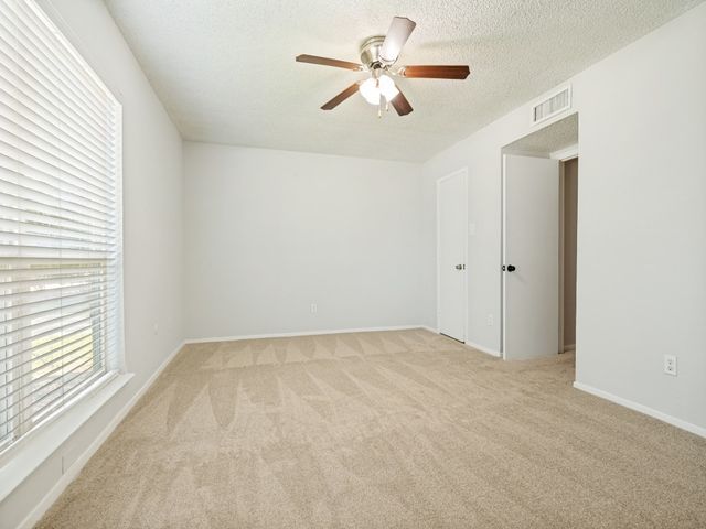 702 Woodcrest Drive, Grand Prairie, TX 75052
