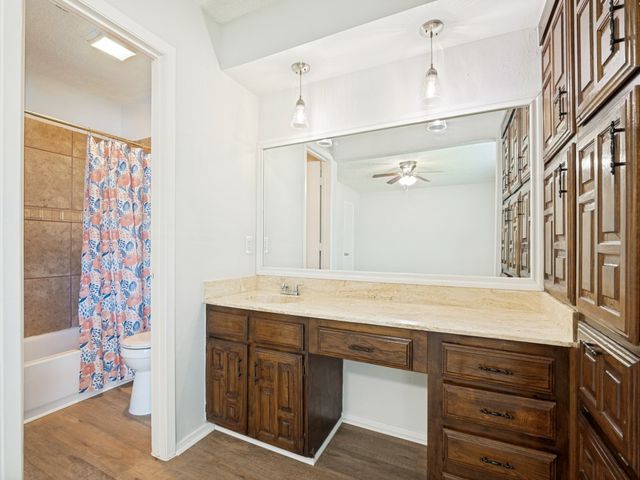 702 Woodcrest Drive, Grand Prairie, TX 75052