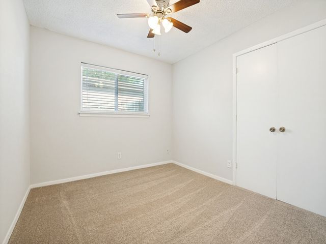 702 Woodcrest Drive, Grand Prairie, TX 75052