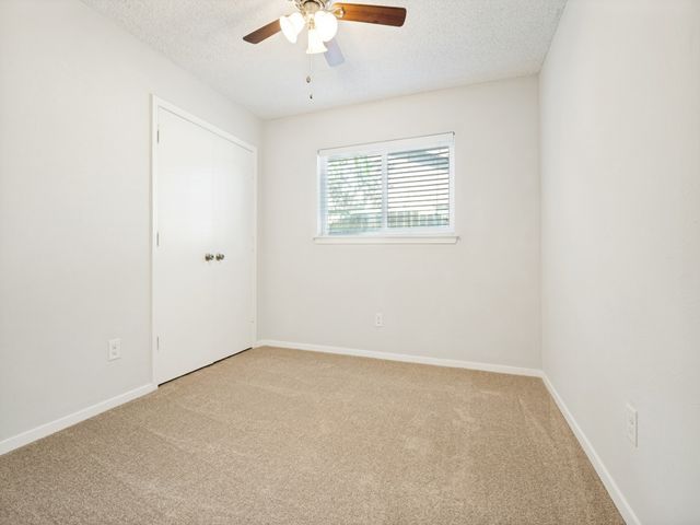 702 Woodcrest Drive, Grand Prairie, TX 75052