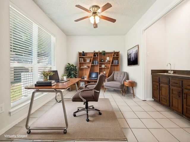 702 Woodcrest Drive, Grand Prairie, TX 75052