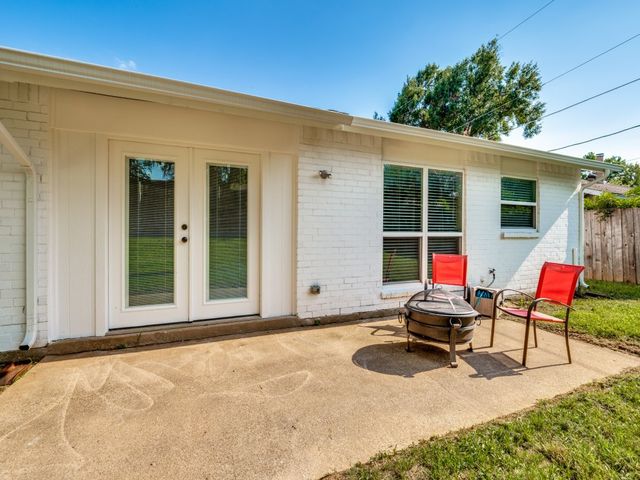 702 Woodcrest Drive, Grand Prairie, TX 75052