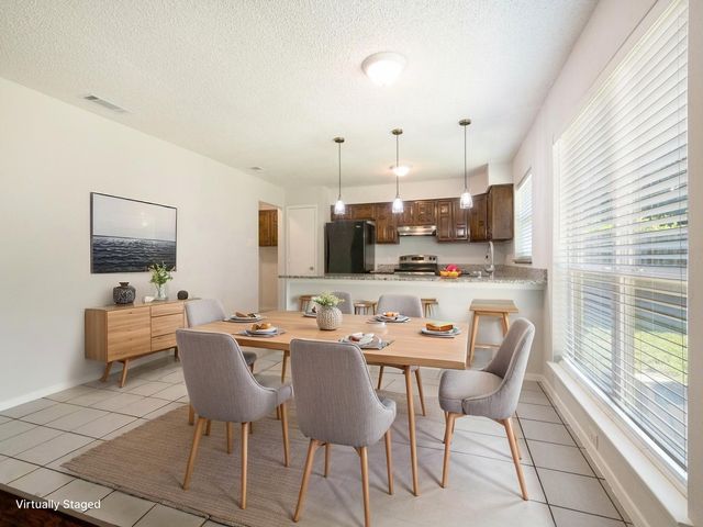 702 Woodcrest Drive, Grand Prairie, TX 75052