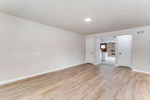 1638 S Faulders Ln, Wichita, KS 67208